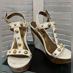 Carlos by Carlos Santana White Wedges with Gold - USED